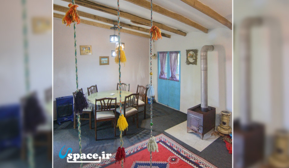 نمای داخلی اتاق جگرگوشه اقامتگاه بوم گردی امی وی جا - رشت - روستای ویشکاننک